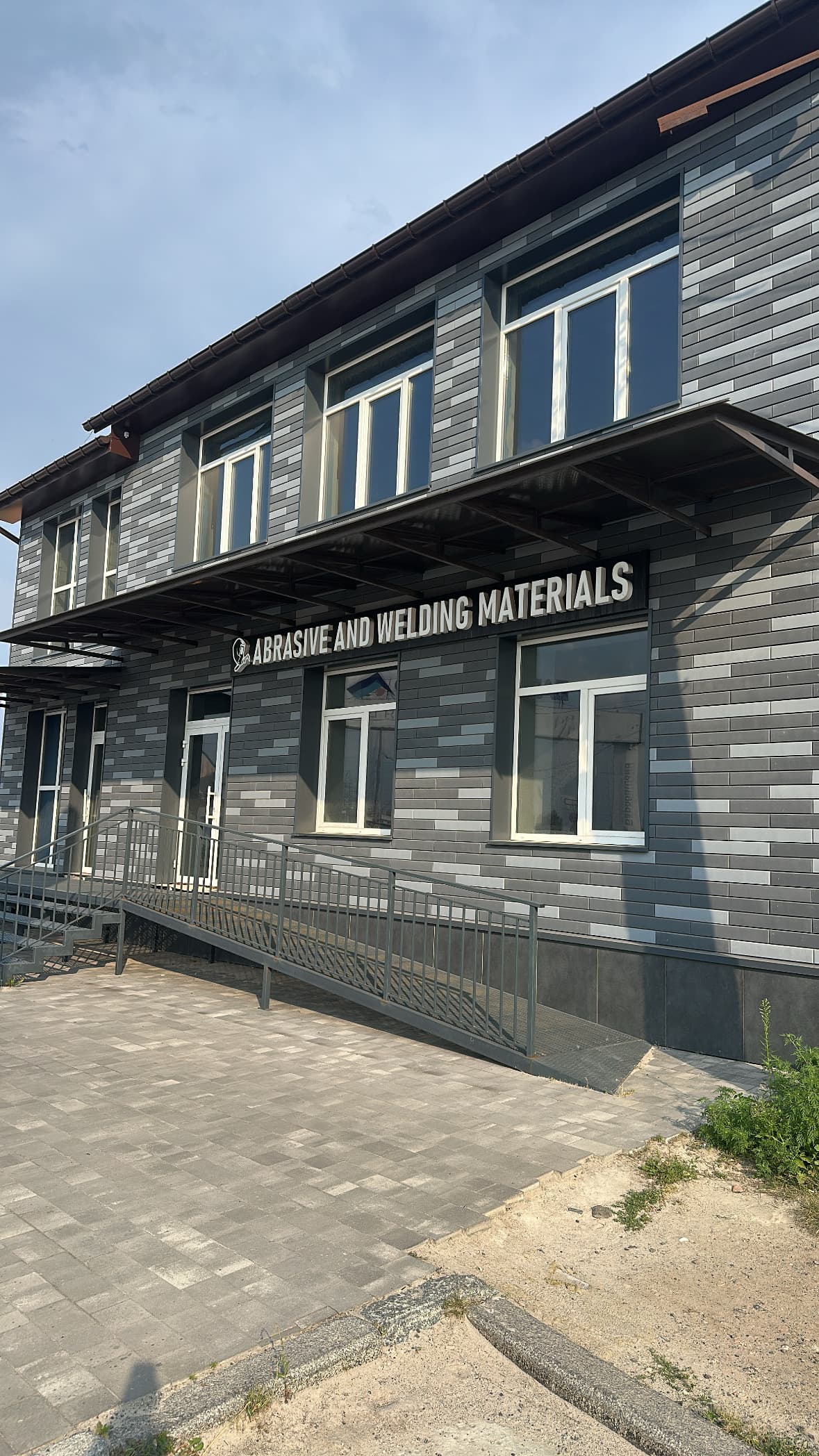 Магазин Опора Сет у Харкові — вивіска Abrasive and Welding Materials